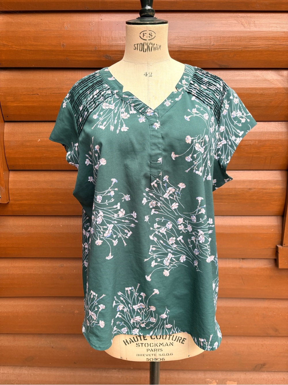 Croft&Barrow Short-Sleeve V-Neck Blouse